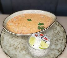 Суп Том Ям с королевскими креветками и цыпленком