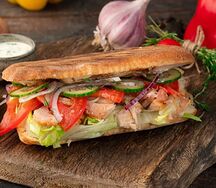 Шаурма из курицы в лепешке