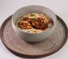 Овсяная каша с яблочным вареньем и кардамоном