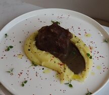 Говяжьи щечки с картофельным пюре