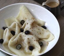 Тонкие блинчики с соленой карамелью и топленым маслом