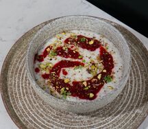 Рисовая каша, чиа-пудинг, малиновое варенье