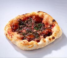 Говяжья щека, луковый мармелад, соус BBQ