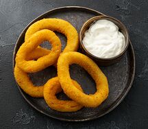 Кольца кальмара с соусом тартар