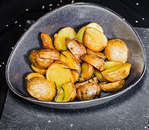 Картофель черри, запеченный с розмарином