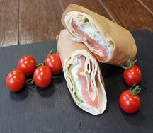 Сэндвич-ролл с красной рыбой