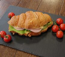 Круассан с ветчиной и сыром