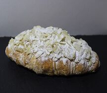 Круассан с миндалем