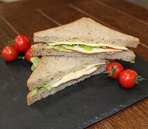 Сэндвич с курицей Цезарь