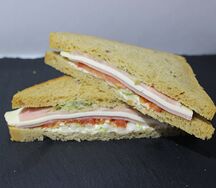 Сэндвич с говядиной и томатами