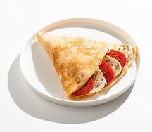 Блин с моцареллой и томатами