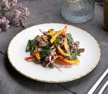 Салат с нежной говядиной 