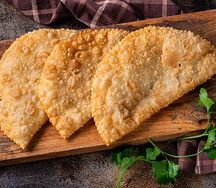 Домашние чебуреки с аджикой 