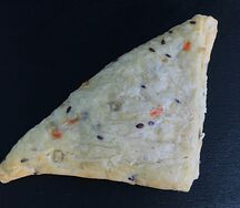 Треугольник Фитнес с брынзой и зеленью