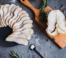 Нарезка из осетрины горячего копчения в вакуумной упаковке