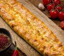 Закрытое пиде Каурмале с говядиной и сыром
