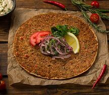 Лахмаджун-ролл с овощами