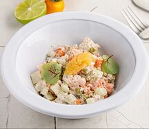 Оливье с лососем горячего копчения и икрой масаго