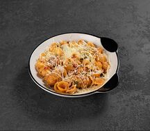 Паста с фрикадельками в томатном соусе