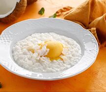 Рисовая каша на кокосовом молоке с манговым сорбетом