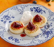 Сырники с ягодным джемом