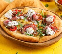 Лепешка с ростбифом и страчателлой