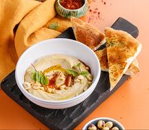 Хумус с пряной лепешкой