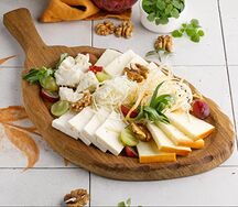 Ассорти из домашних сыров