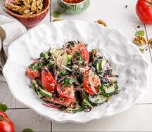 Овощной салат с орехами