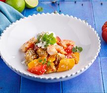 Салат с баклажанами, креветками и страчателлой