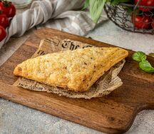 Треугольник Фитнес с брынзой и зеленью