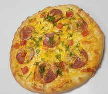 Мини-пицца с колбасой