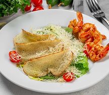 Цезарь с креветками 