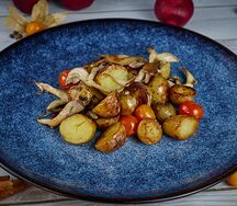 Картофель с томатами черри и вешенками