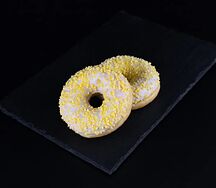 Донат с лимонной начинкой
