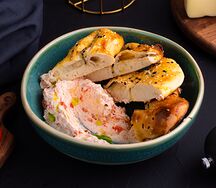 Сербская закуска с лепешкой