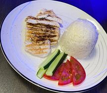 Рис с куриной грудкой гриль и овощами