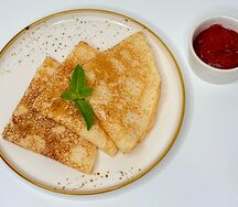 Блинчики с клубничным вареньем без сахара