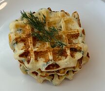 Сырные вафли со сметаной