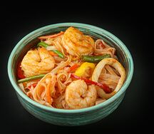 Рисовая лапша с креветками и кальмарами в кисло-сладком соусе 