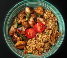 Красный дракон с курицей