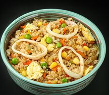 Рис с кальмарами и яйцом