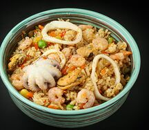 Рис с морепродуктами и лососем 