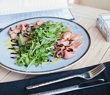 Салат Ростбиф с руколой