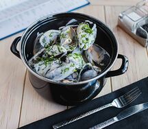 Мидии Блю чиз в котелке