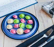 Цветные пельмени с курицей