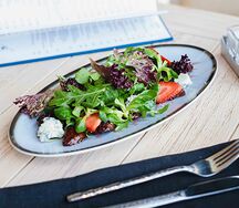 Салат с печенью кролика