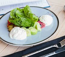 Греческий салат с кремом фета