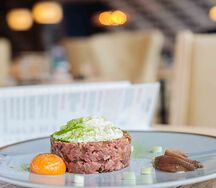 Тартар из фермерской говядины со страчателлой