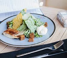 Салат Цезарь жив